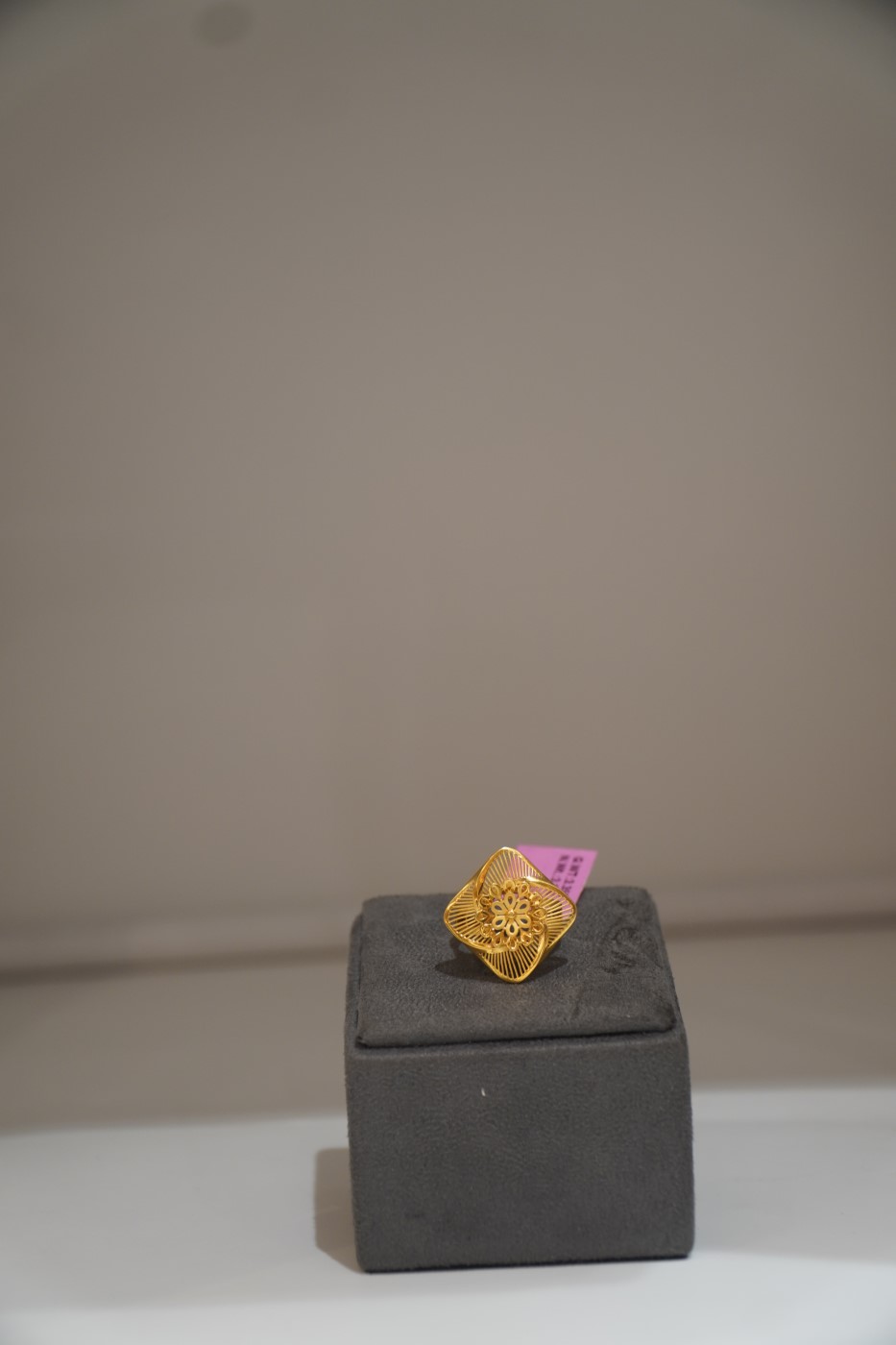 Ladies' Gold Ring - C066 view 2