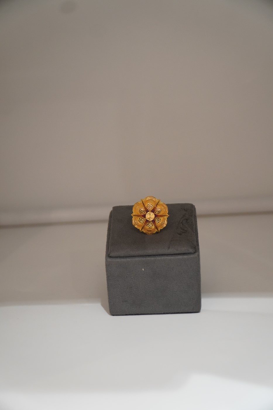 Ladies' Gold Ring - I266 view 2