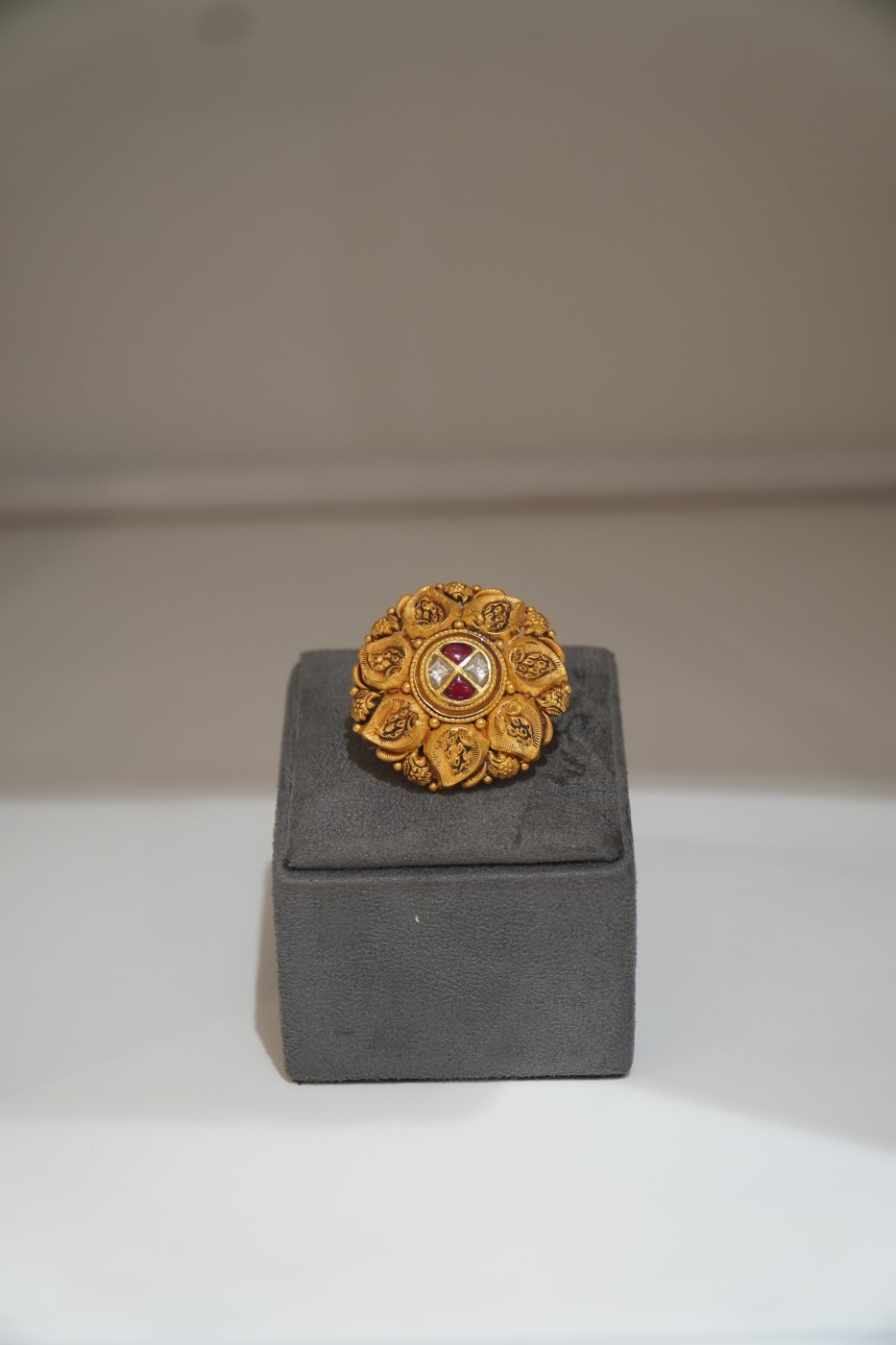 Ladies' Gold Ring - O089 view 2