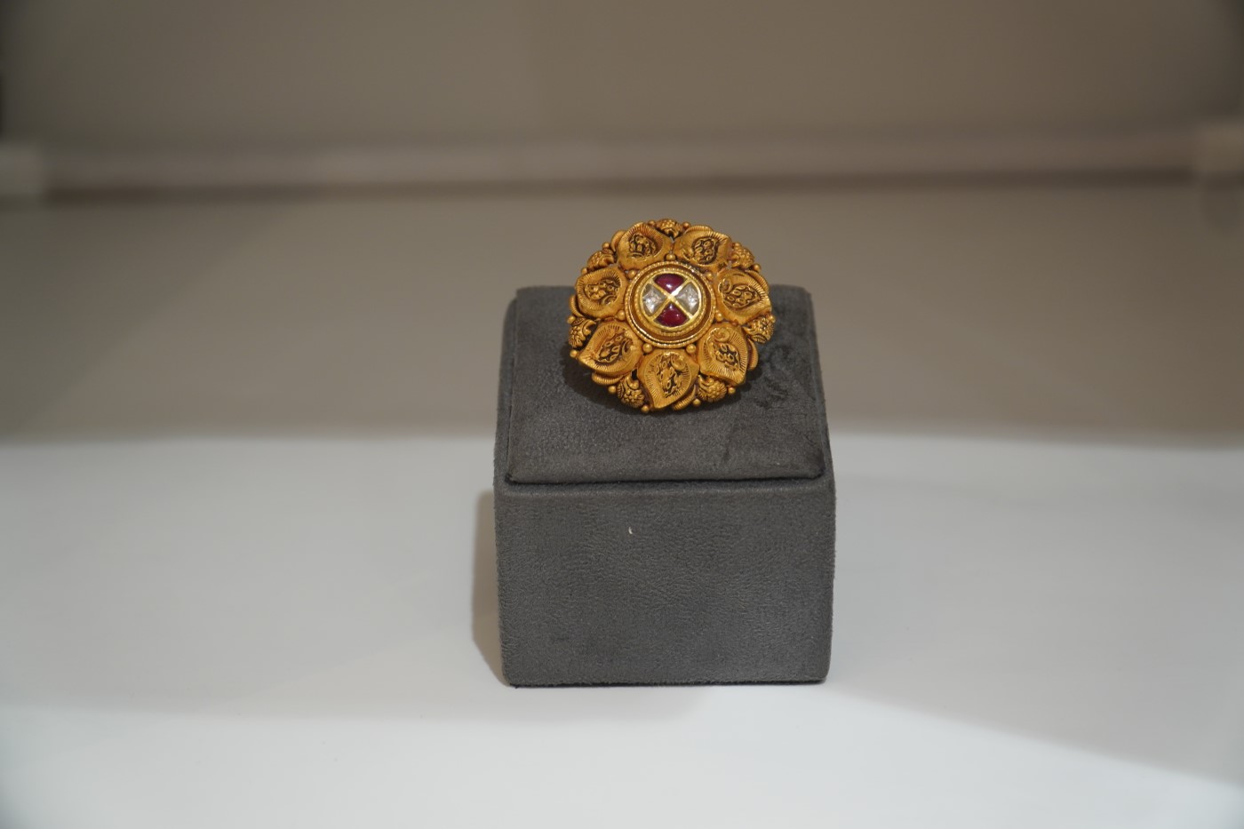 Ladies' Gold Ring - O089
