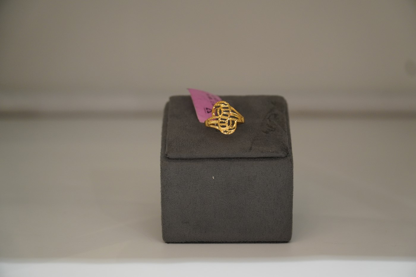 Ladies' Gold Ring - R885