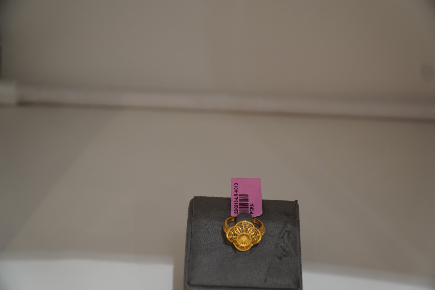 Ladies' Gold Ring - V013 view 3