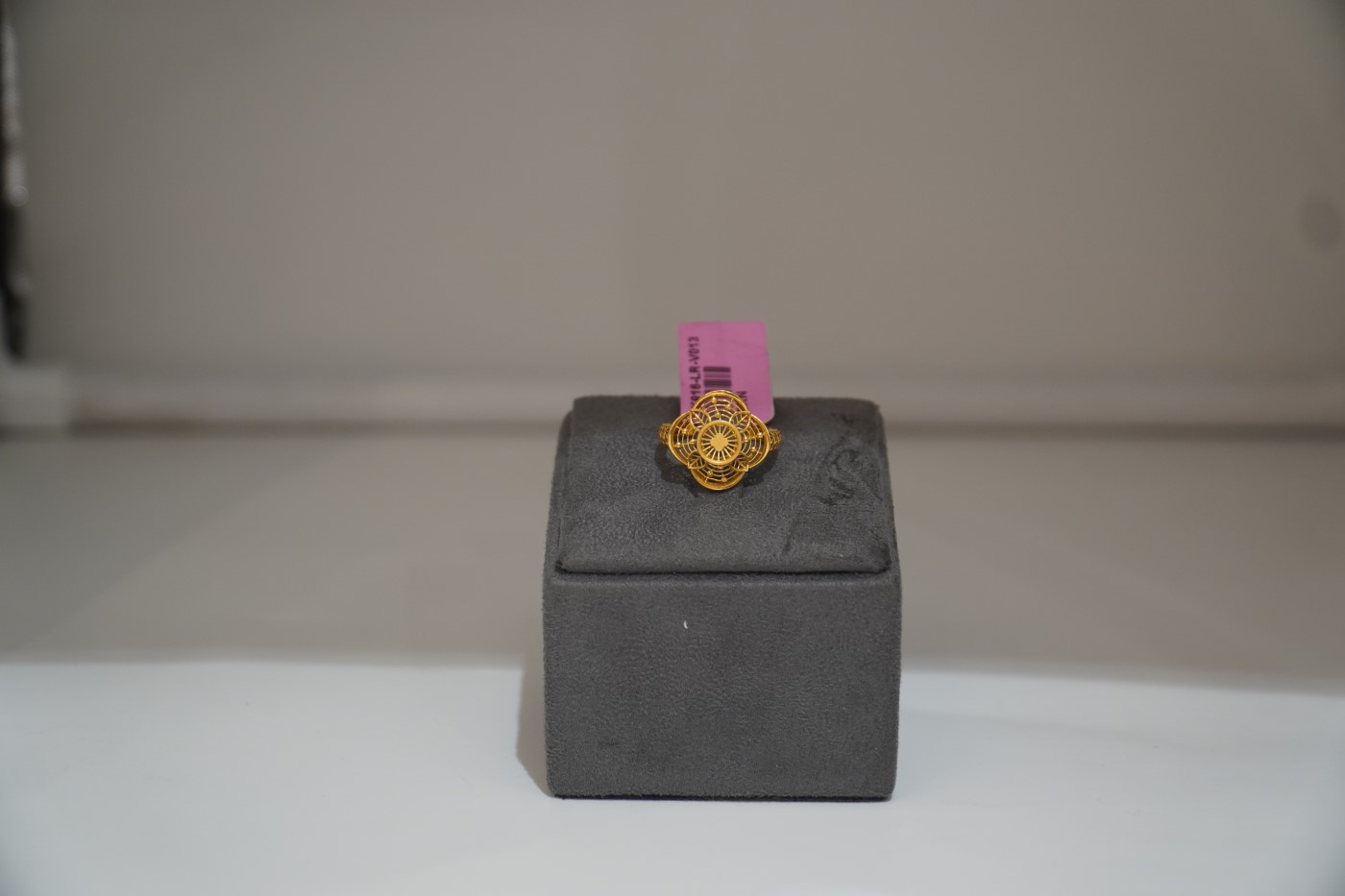 Ladies' Gold Ring - V013
