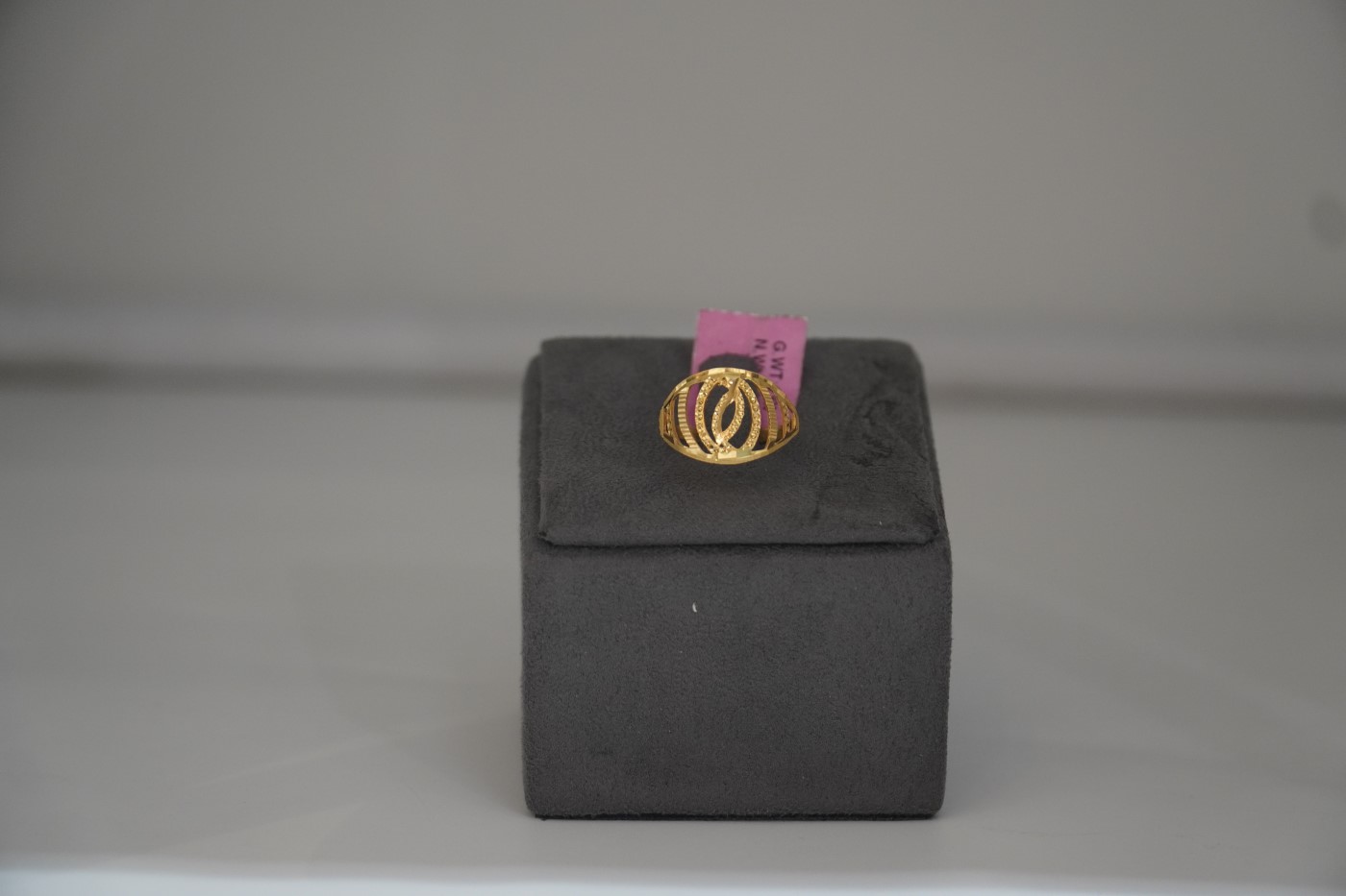 Ladies' Gold Ring - W845