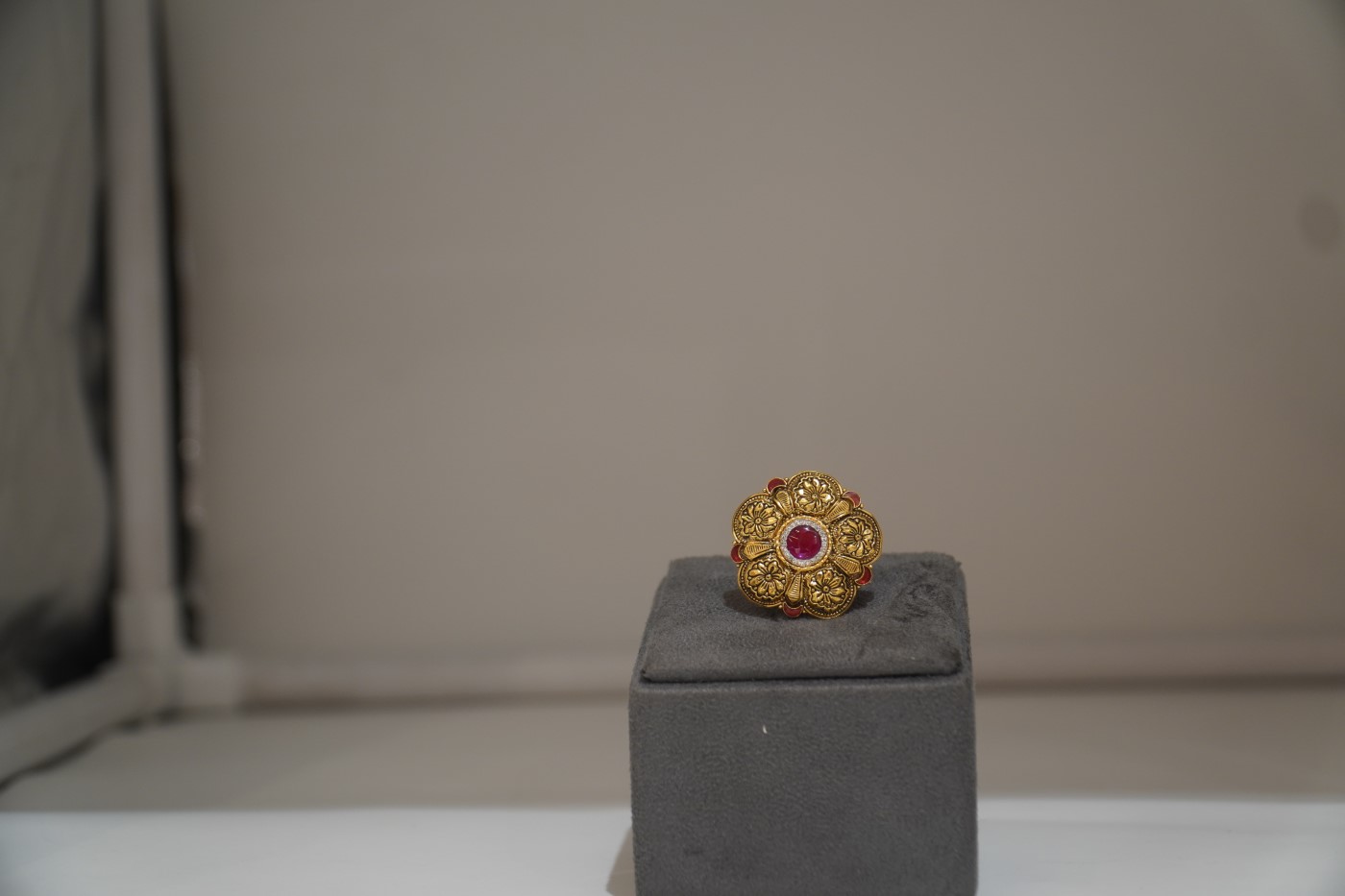 Ladies' Gold Ring - Z347