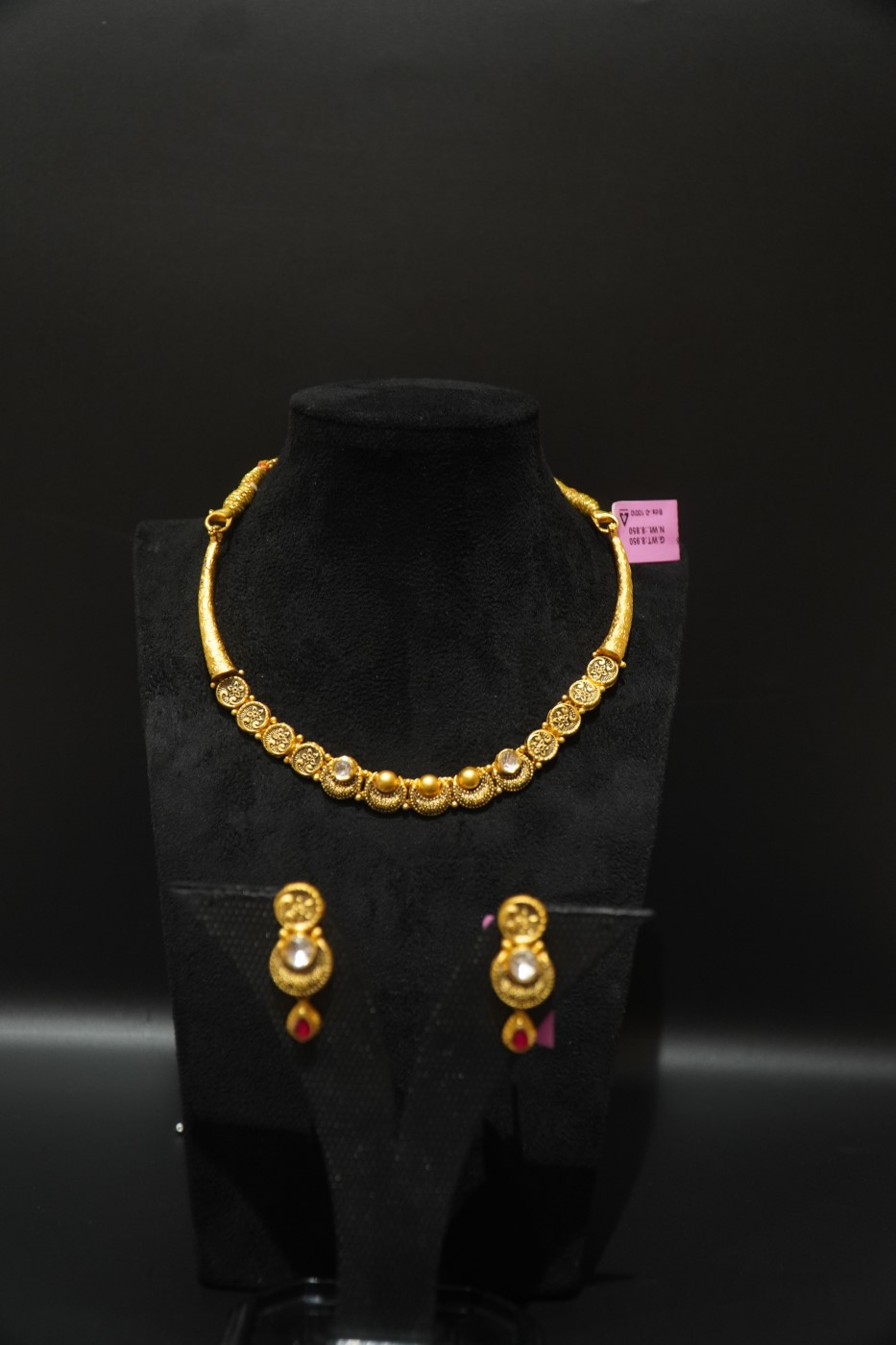 Gold Hasli Necklace Set - D885