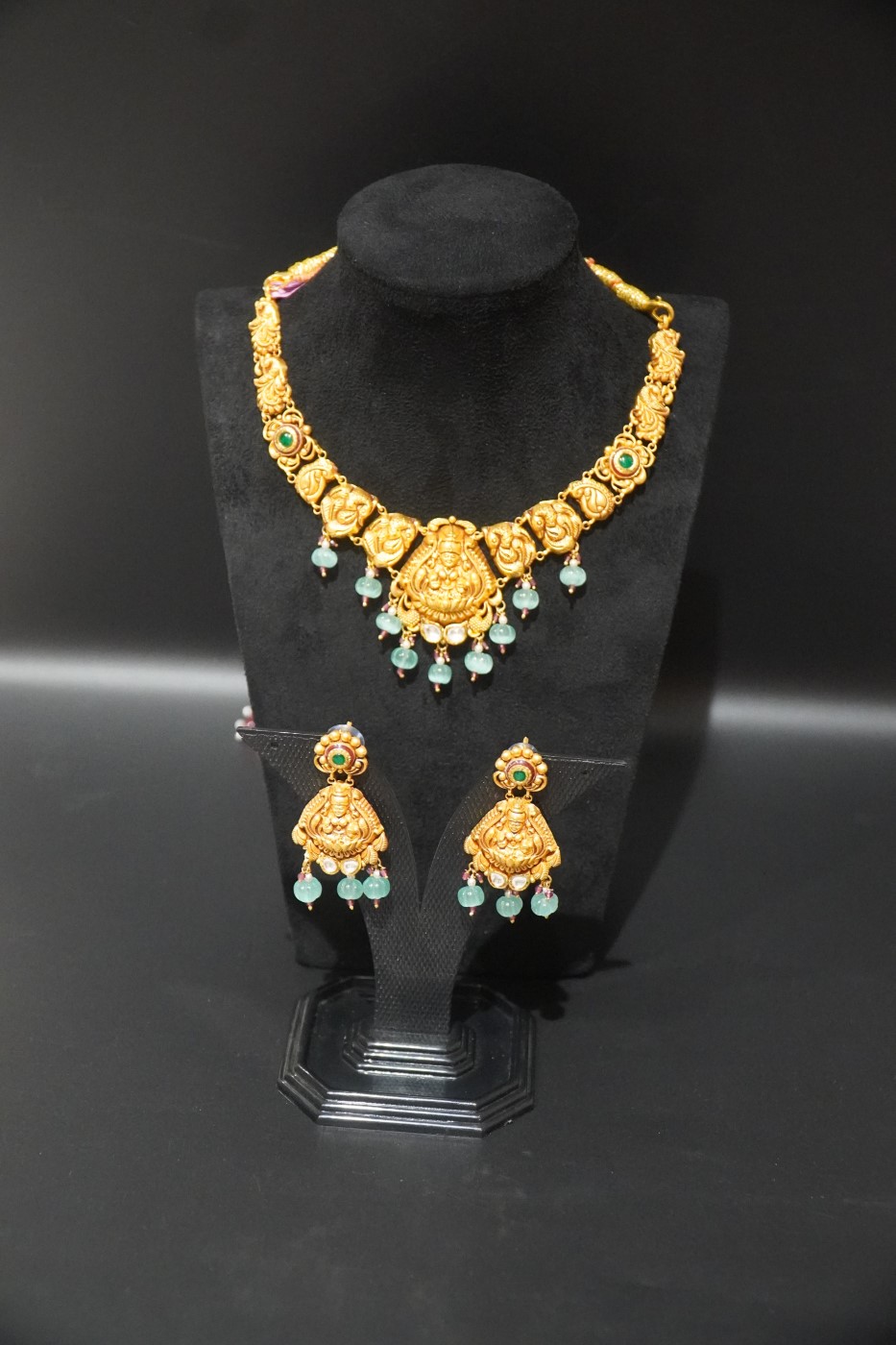 Gold Jewellery Set - N590 view 2