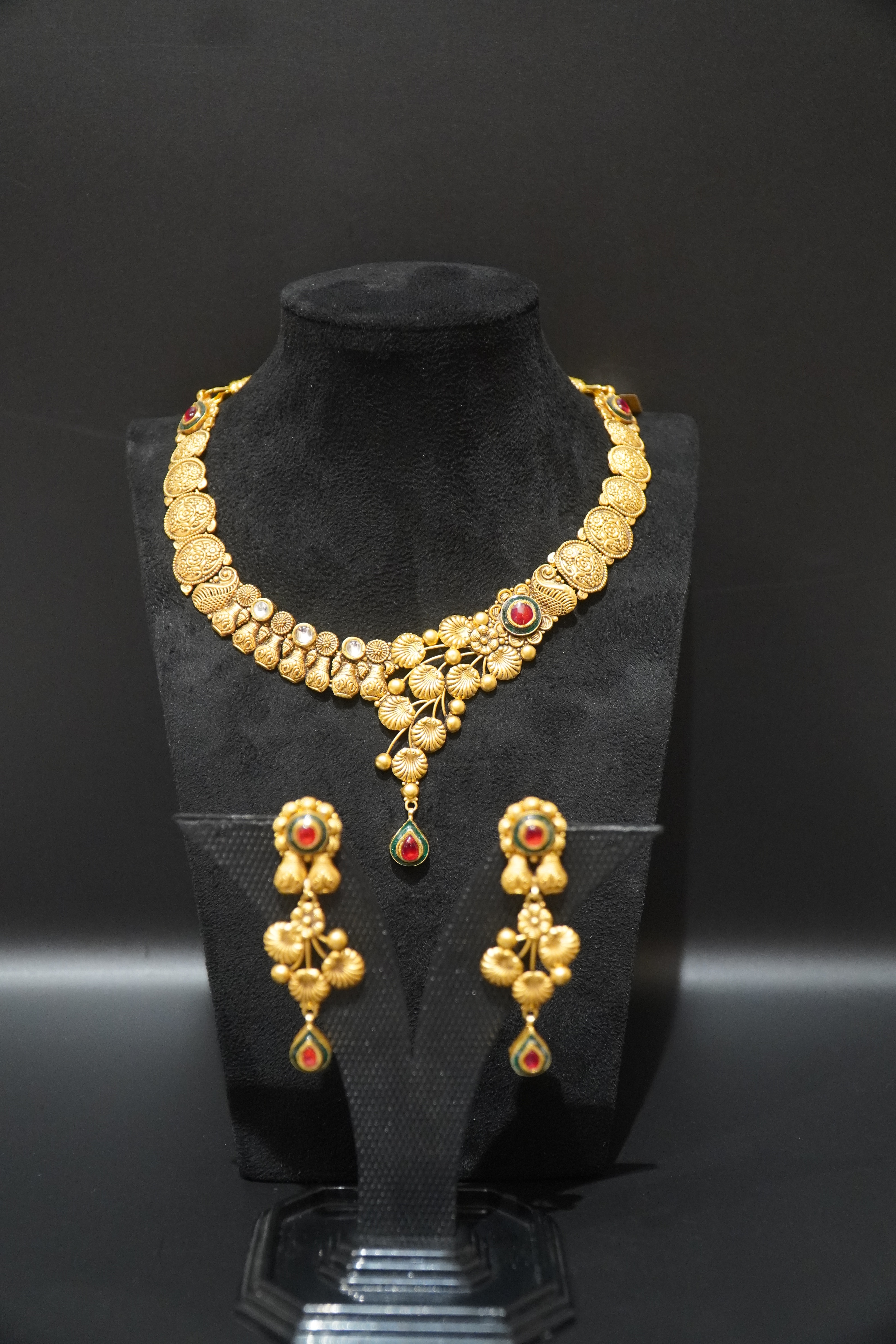 Gold Jewellery Set - H137